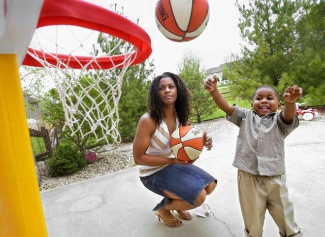 开云首页APP-艾维三代人情牵底特律：联手坎宁安成活塞希望